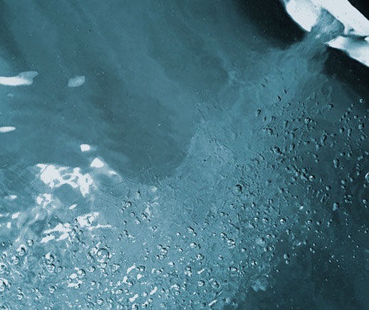 Water movement in a massage bathtub